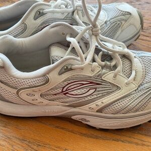 EARTH sneakers size 8B